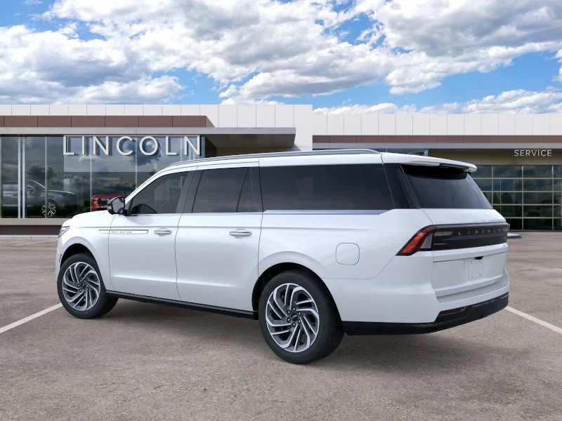 Used 2025 Crystal White Metallic Lincoln Reserve image 4