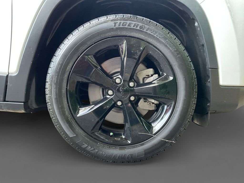 Used 2021 White Jeep Latitude Plus image 16