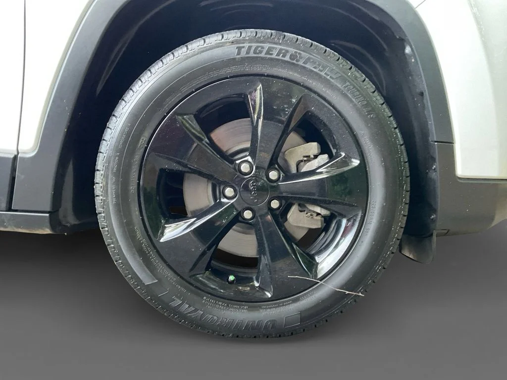 Used 2021 White Jeep Latitude Plus image 16