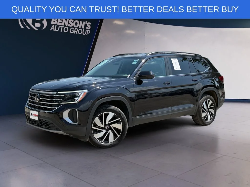 Used 2025  Volkswagen 2.0T SE w/Technology image 1