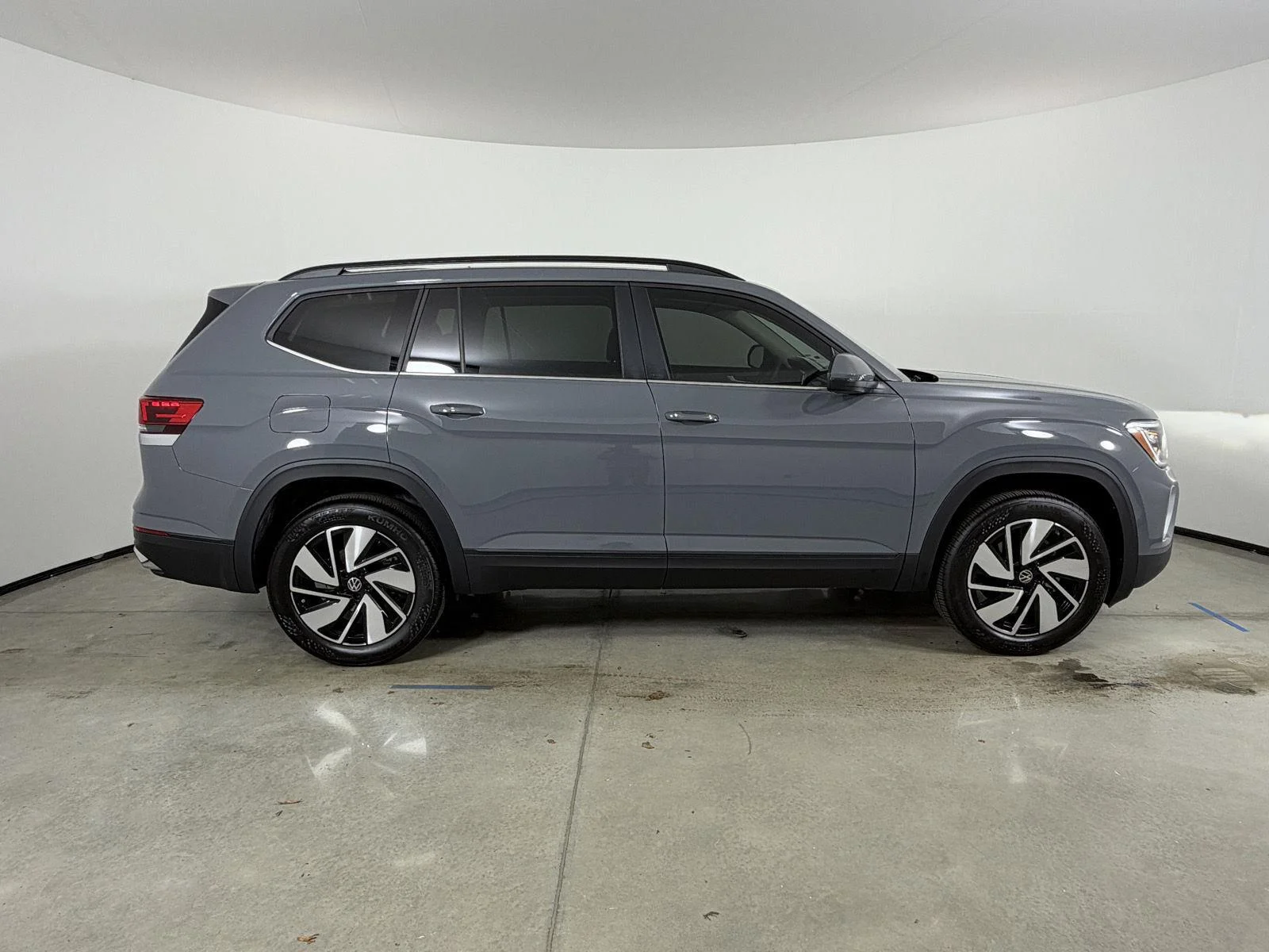 New 2026 Pure Gray Volkswagen 2.0T SE w/Technology image 4