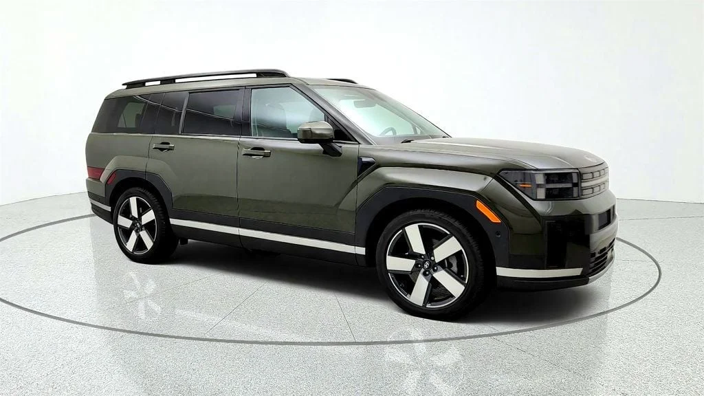 Used 2024 Rockwood Green Hyundai Limited FWD image 3