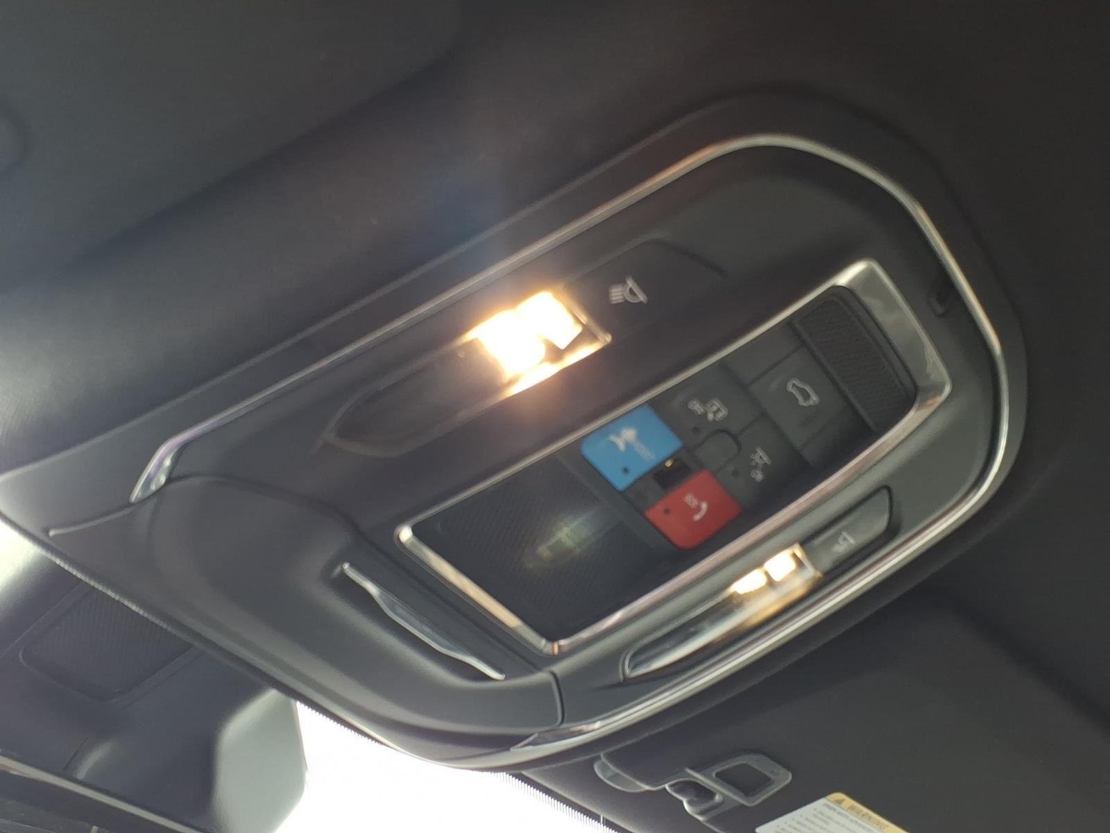 Used 2025 Diamond Black Crystal Pearlcoat Jeep Altitude image 8