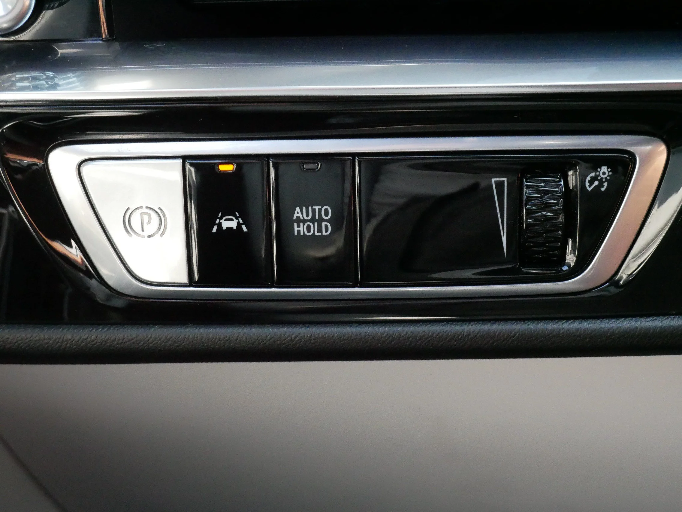 Used 2024 Crystal White Tricoat Cadillac Sport image 28