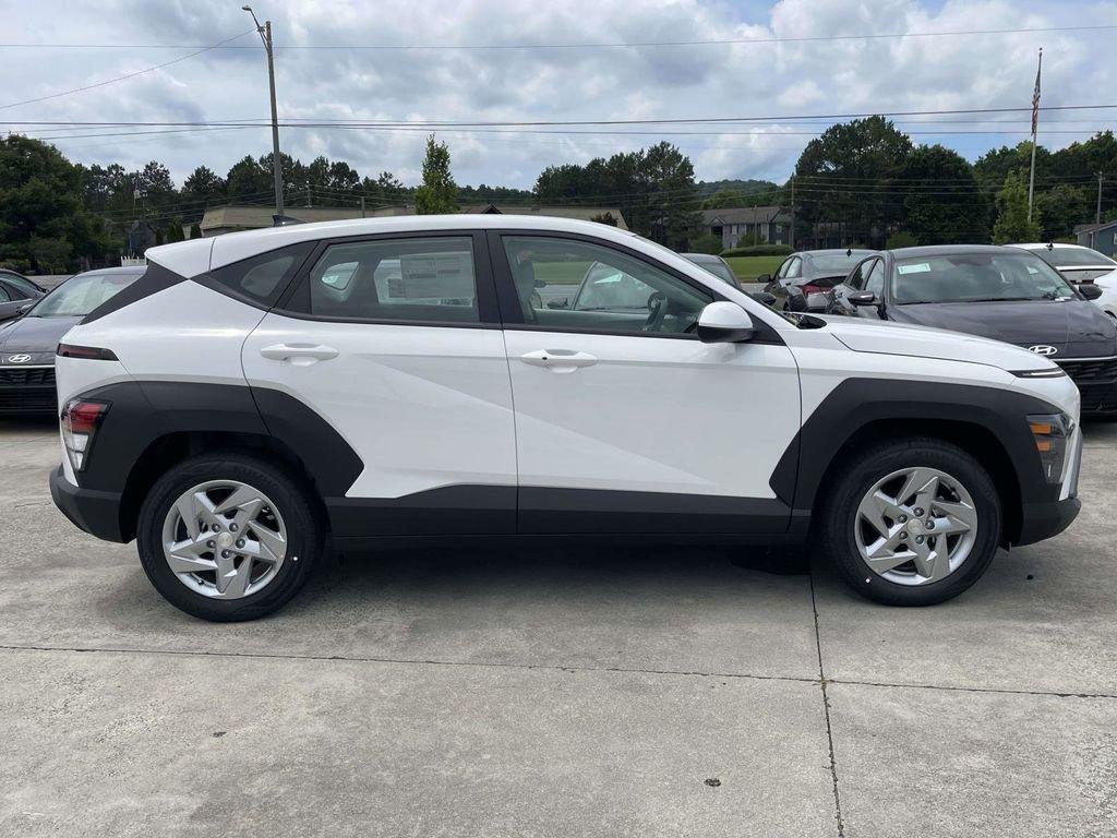 New 2026 White Hyundai SE FWD image 28