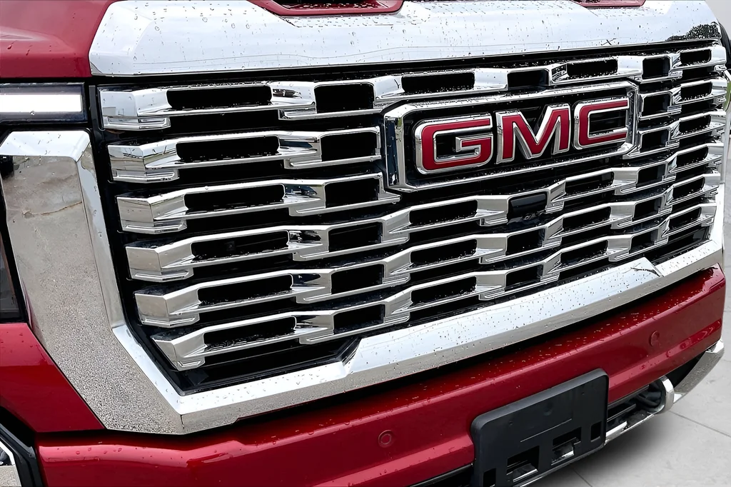 Used 2024 Red GMC Denali image 33