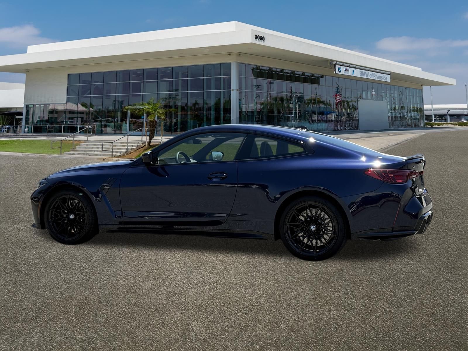 New 2027 Tanzanite Blue II Metallic BMW Competition image 7