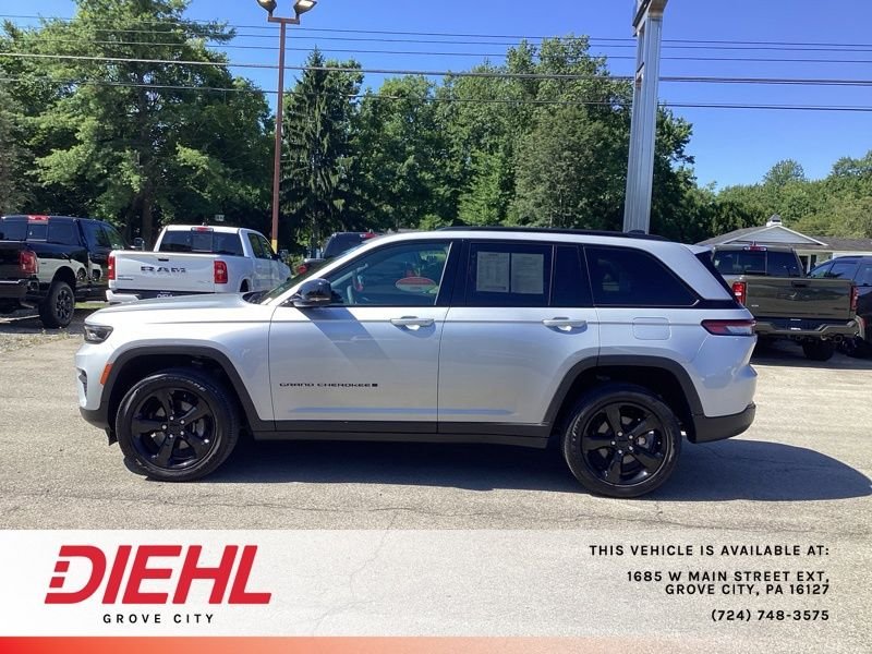 Used 2023 Silver Jeep Altitude X image 4
