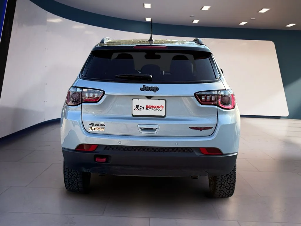 Used 2025 Silver Jeep Trailhawk image 4