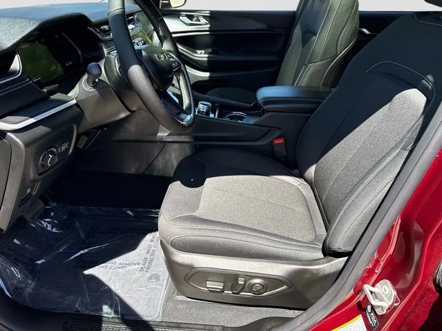 New 2026 Velvet Red Pearl-Coat Exterior Paint Jeep Laredo X image 13