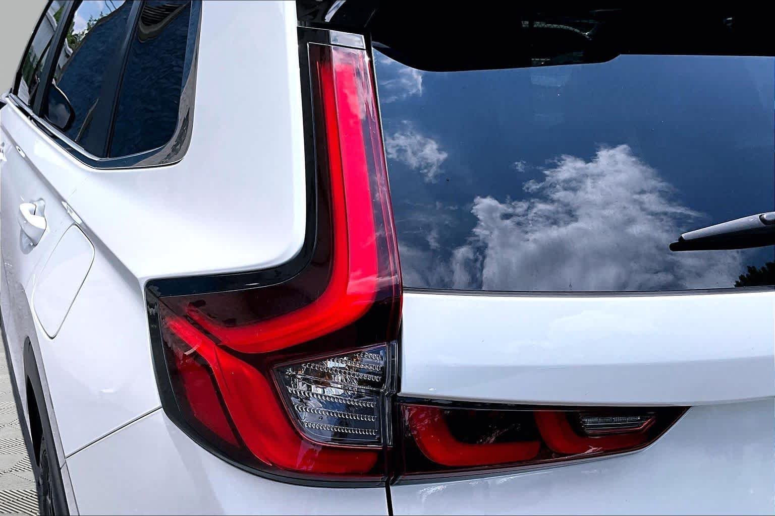 Used 2024 Platinum White Pearl Honda Sport Touring image 29