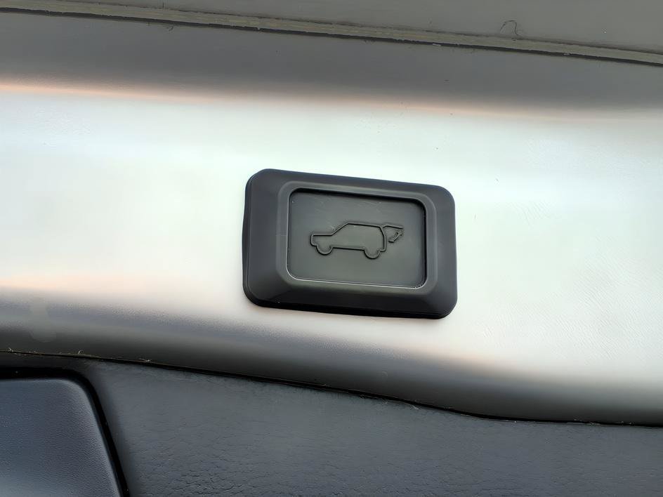 Used 2023 Silver Sky Metallic/Midnight Black Metallic Toyota Hybrid XSE image 6