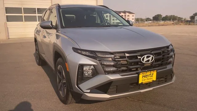 Used 2025 Silver Hyundai SEL image 4