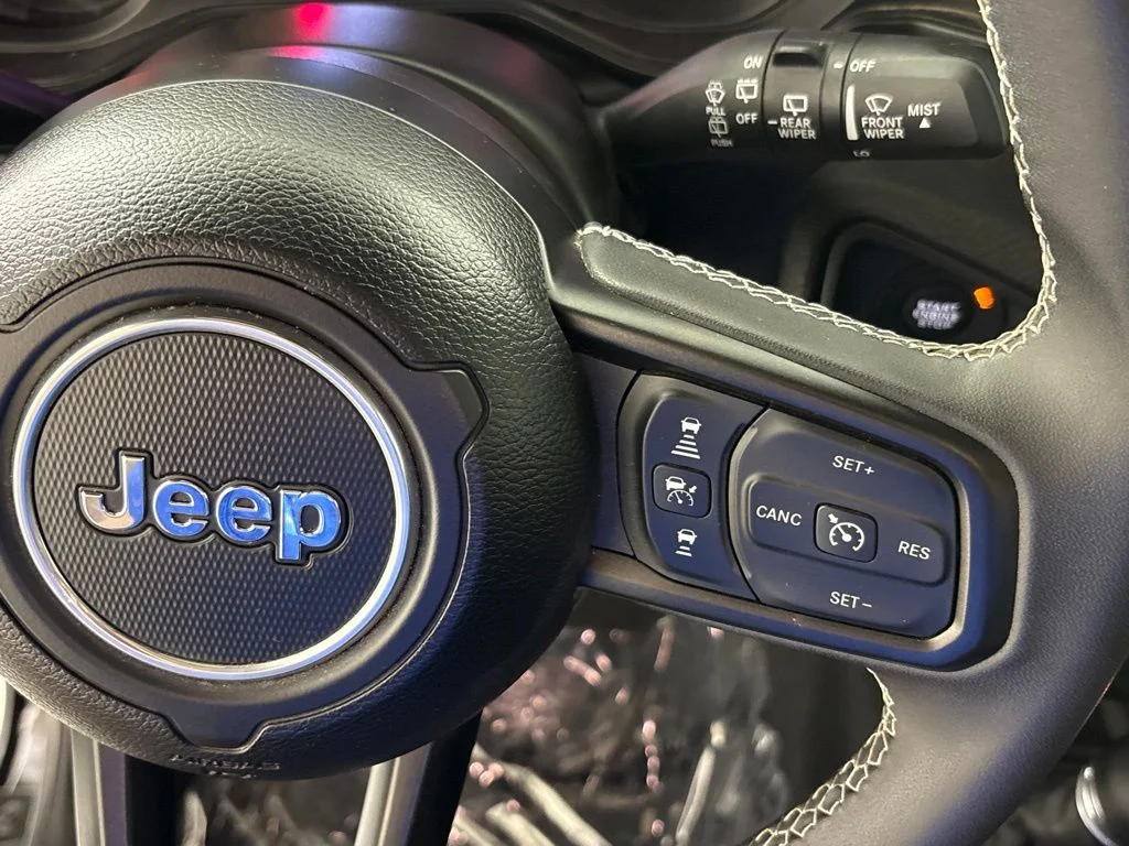 Used 2025 Crystal Metallic Jeep Sport S image 27