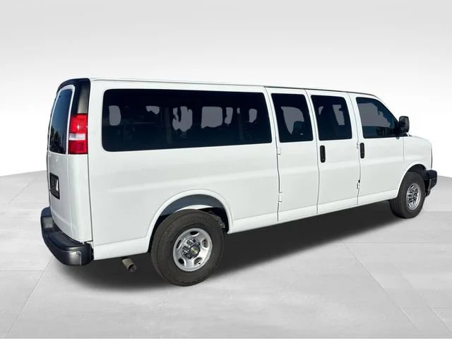 Used 2025 Summit White Chevrolet 1LT image 6