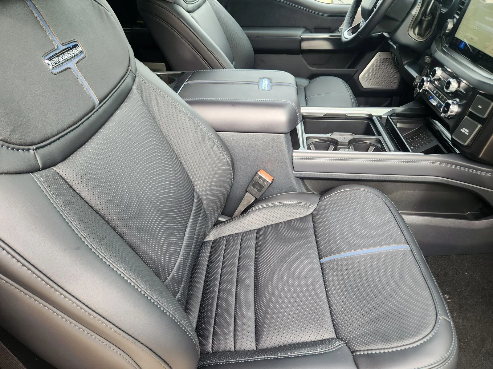 New 2026 Star White Metallic Tri-Coat Ford F-250® Platinum® image 10