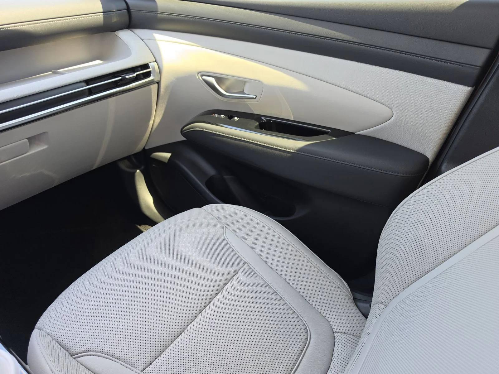 Used 2025 Red Hyundai Limited image 19