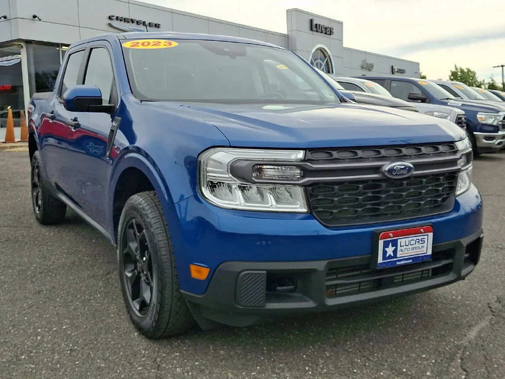 Used 2023 Atlas Blue Metallic Ford XLT image 2