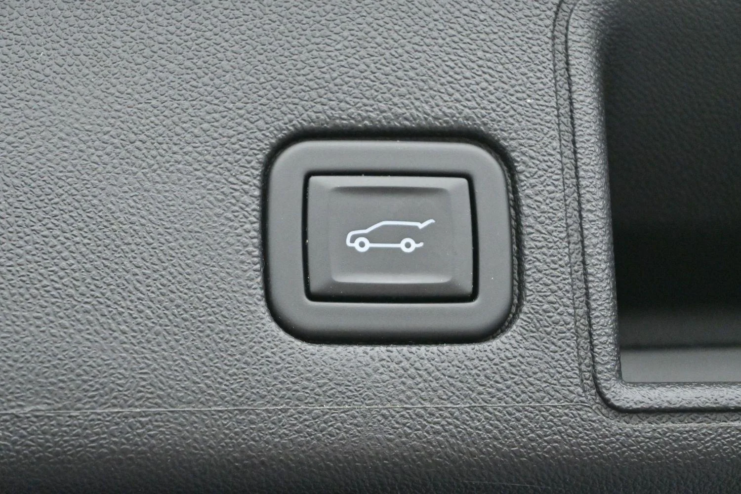 Used 2023 Sterling Metallic GMC AT4 image 10