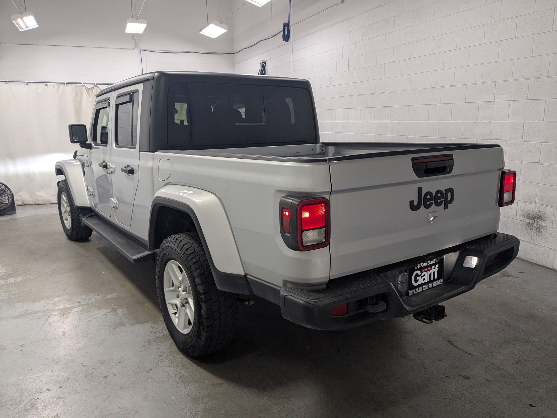 Used 2022 Silver Zynith Clearcoat Jeep Sport S image 7