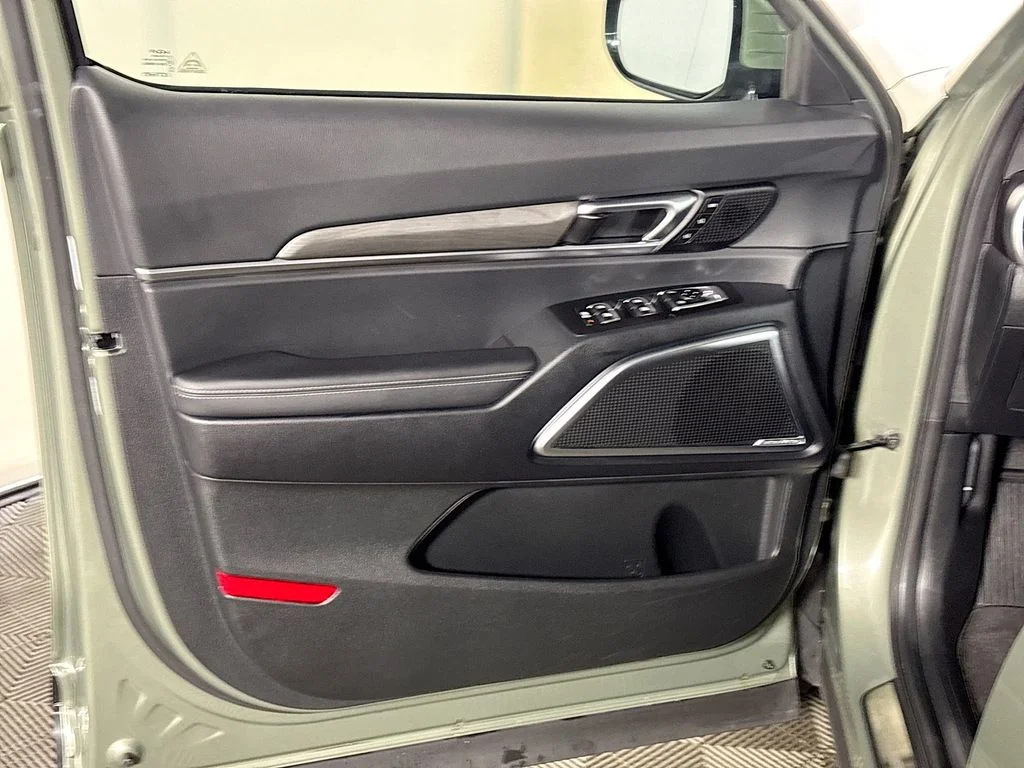 Used 2025 Green Kia SX X-Line image 10