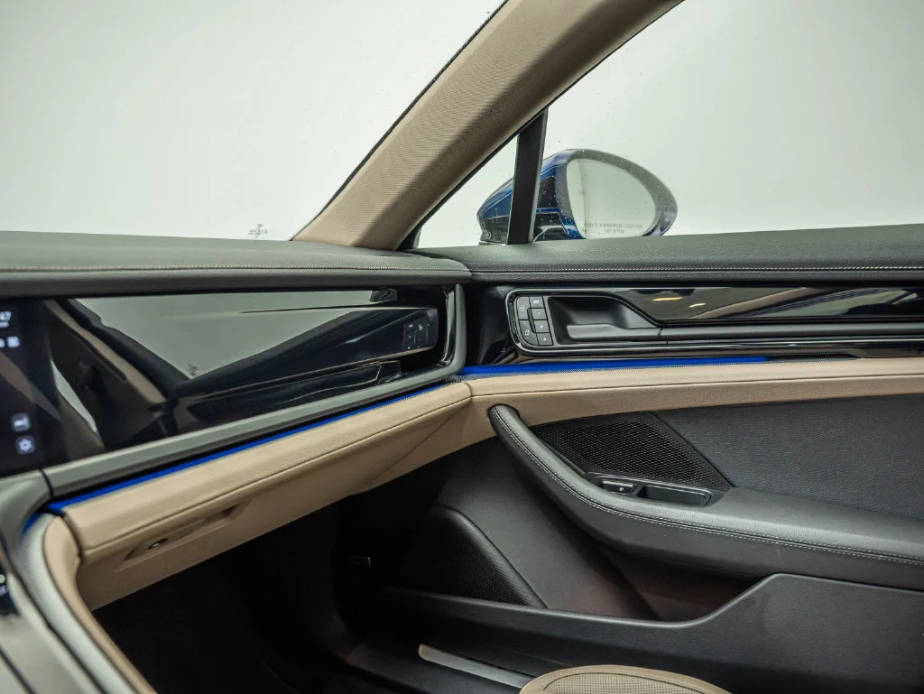 Used 2025 Gentian Blue Metallic Porsche  image 34