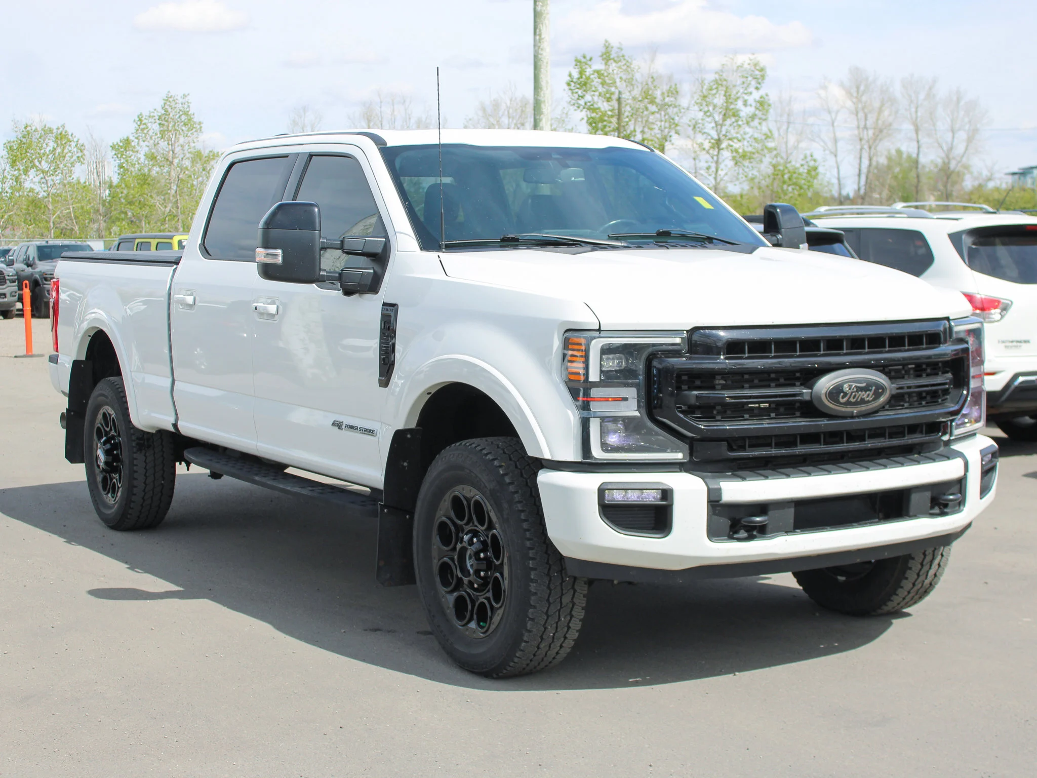 Used 2022 White Ford LARIAT * V8 Diesel | Heated/Vented Seats | Tonneau Cover | Apple CarPlay | Remote Start image 7