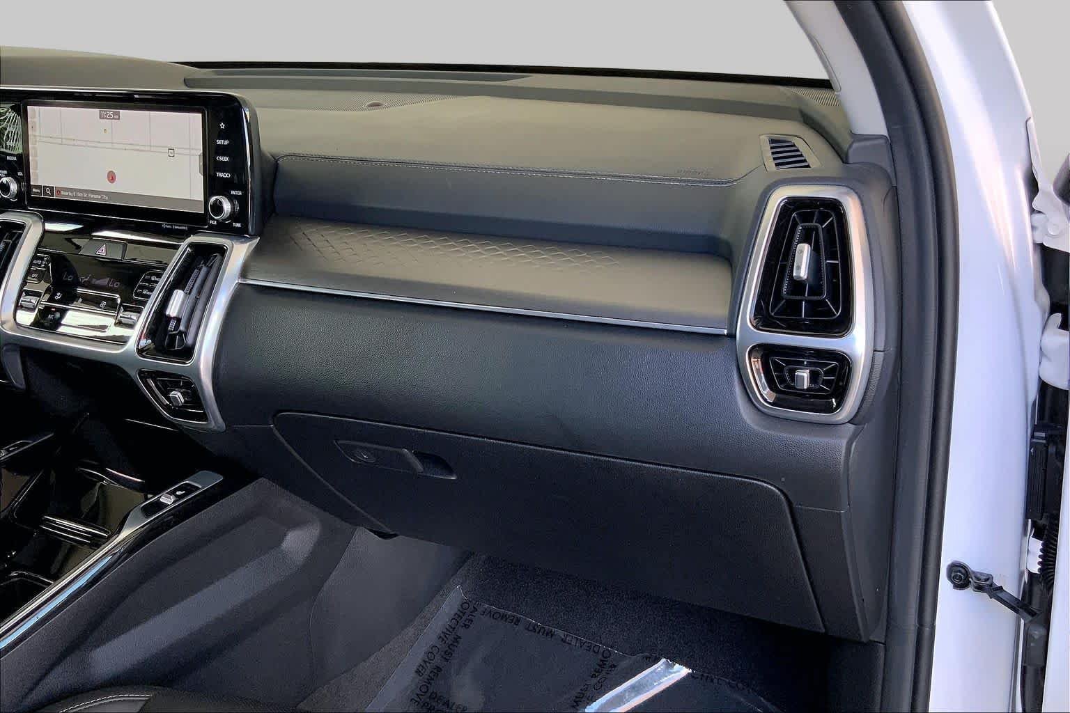 Used 2023 Glacial White Pearl Kia SX image 19