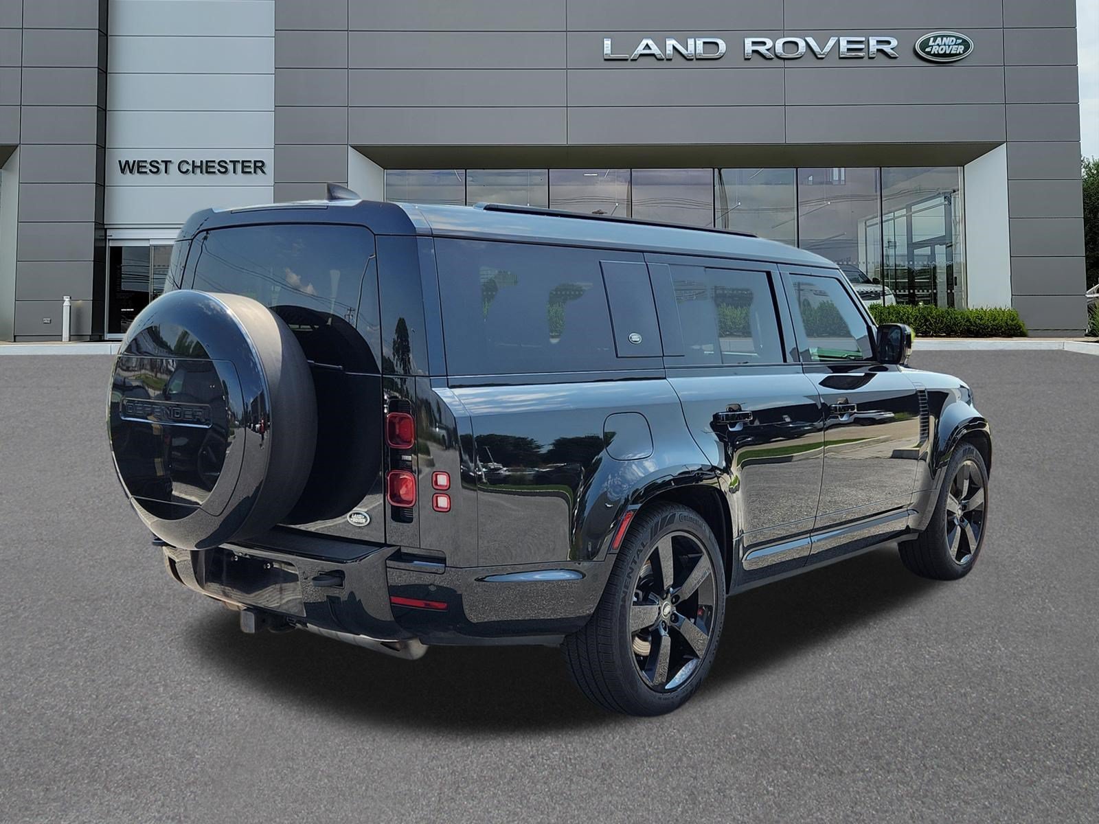 Used 2023 Santorini Black Land Rover X-Dynamic SE image 4