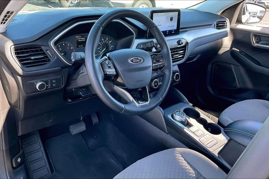 Used 2022 Black Ford SE image 13