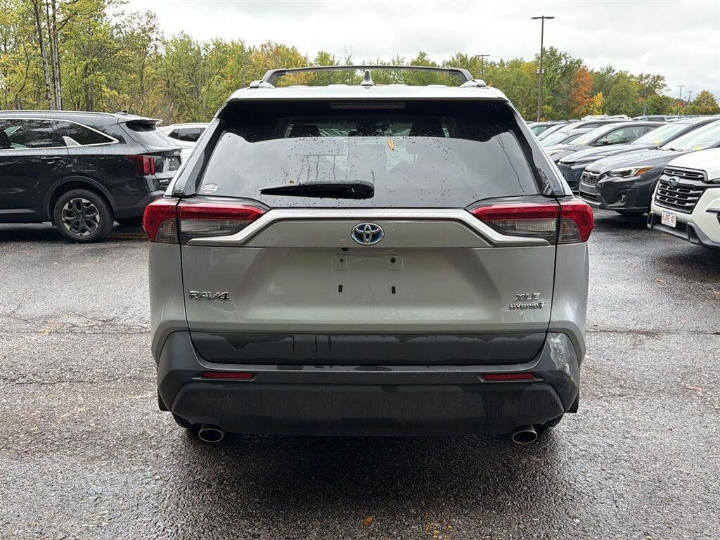 Used 2019 Silver Sky Metallic Toyota XLE image 9