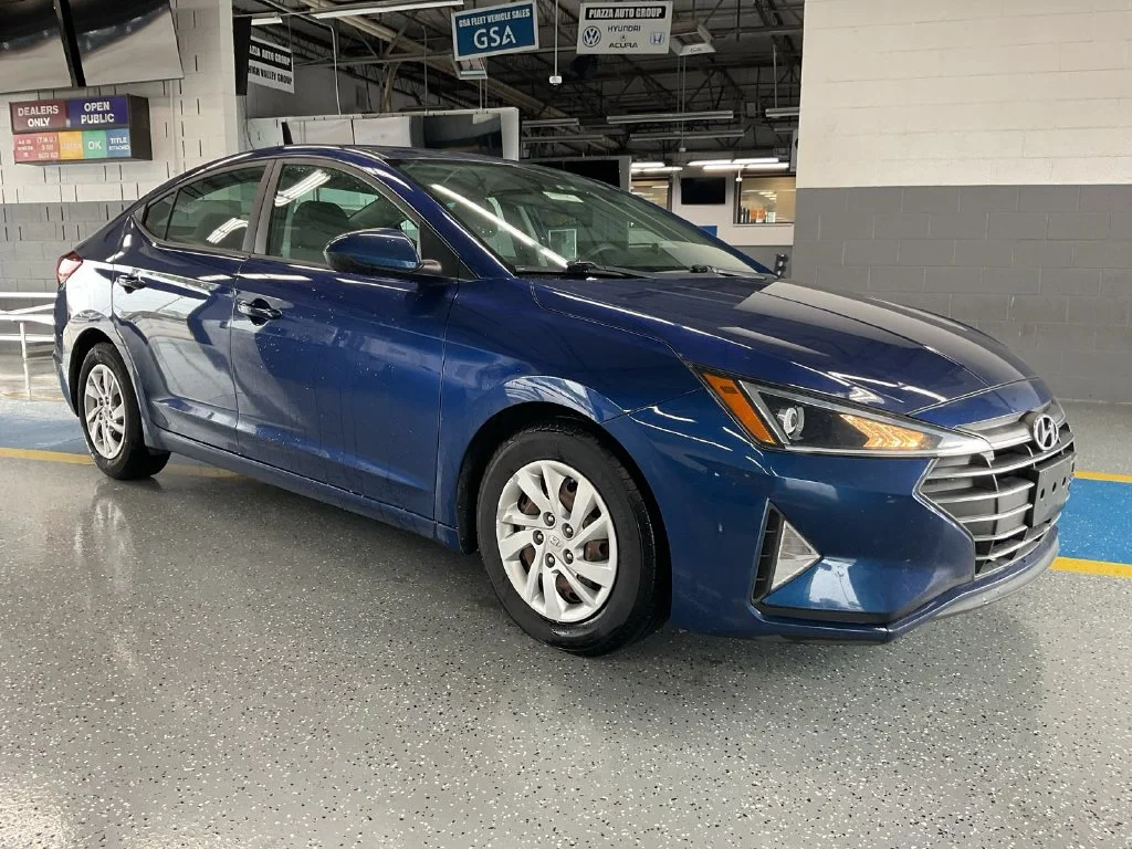 Used 2020 Blue Hyundai SE image 15