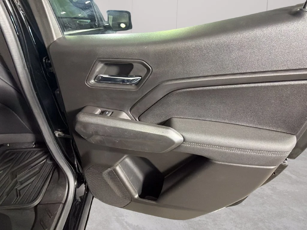 Used 2023 BLACK Chevrolet 4WD LT image 32