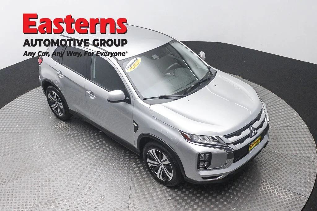 Used 2025 Silver Mitsubishi 2.0 SE image 3