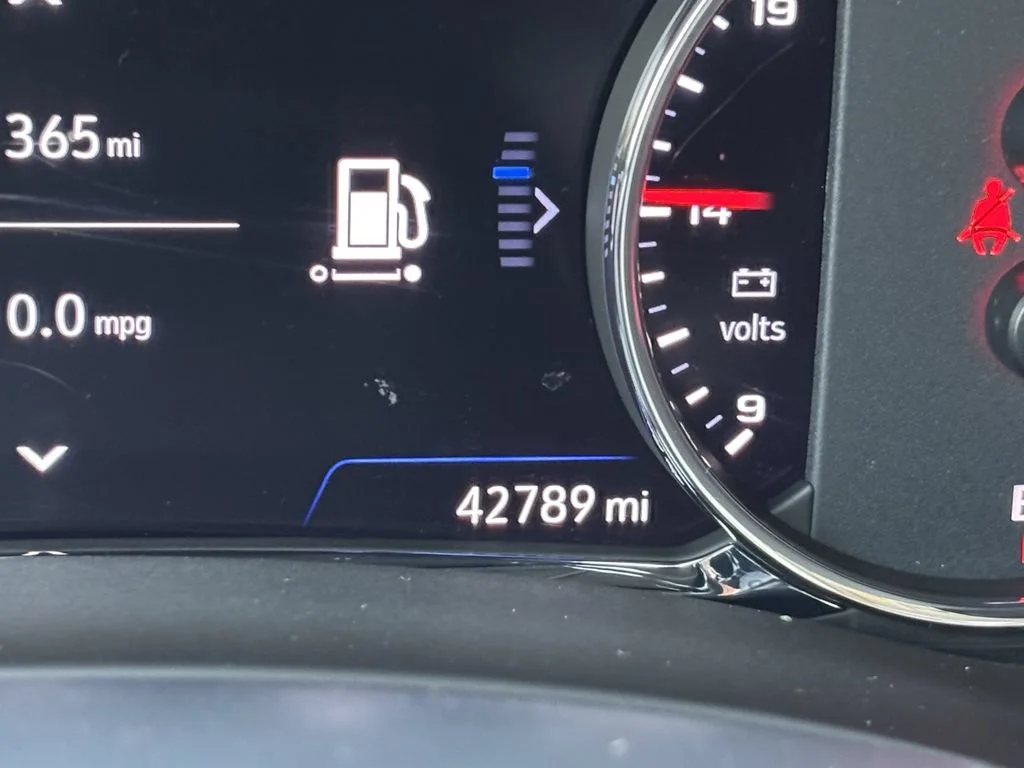 Used 2023 WHITE FROST TRICOAT GMC Denali image 36