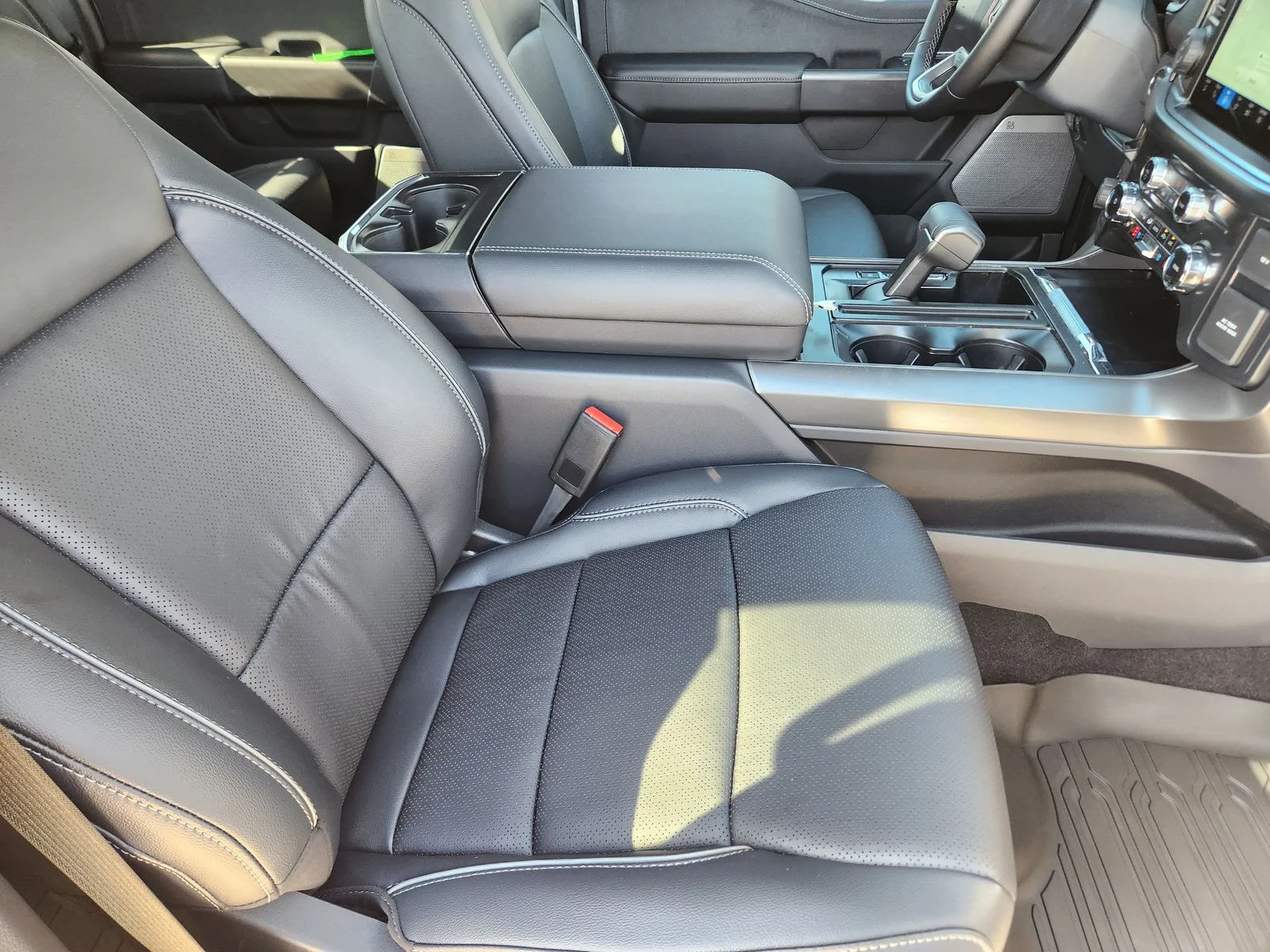 New 2026 Oxford White Ford Lariat® image 10