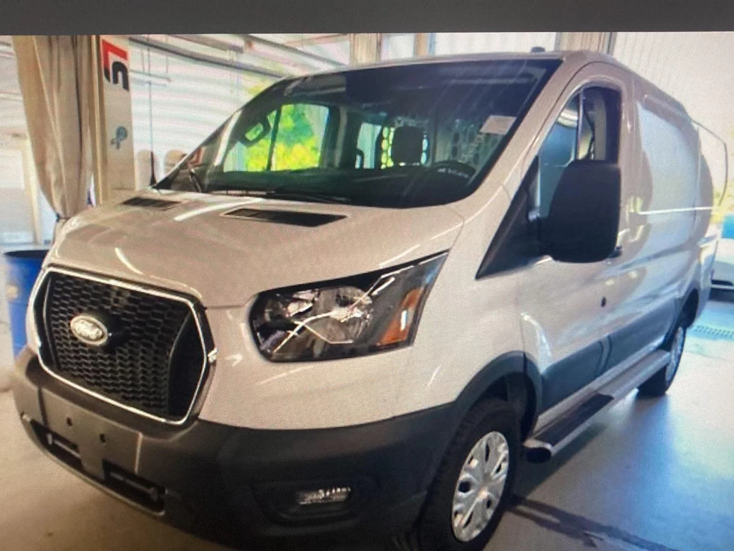 Used 2025 Oxford White Ford 250 image 3