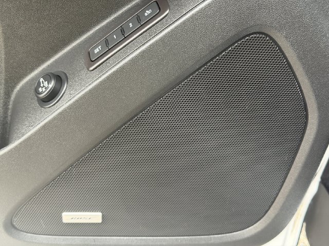 Used 2021 IRIDESCENT PEARL TRICOAT Chevrolet Premier image 20