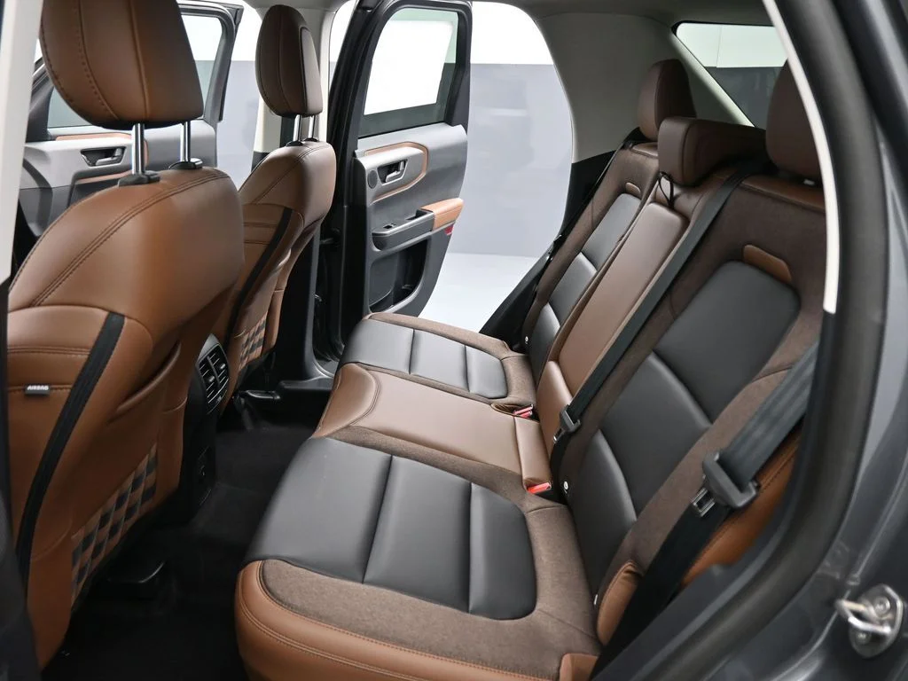 New 2025 Carbonized Gray Metallic Ford Outer Banks image 24