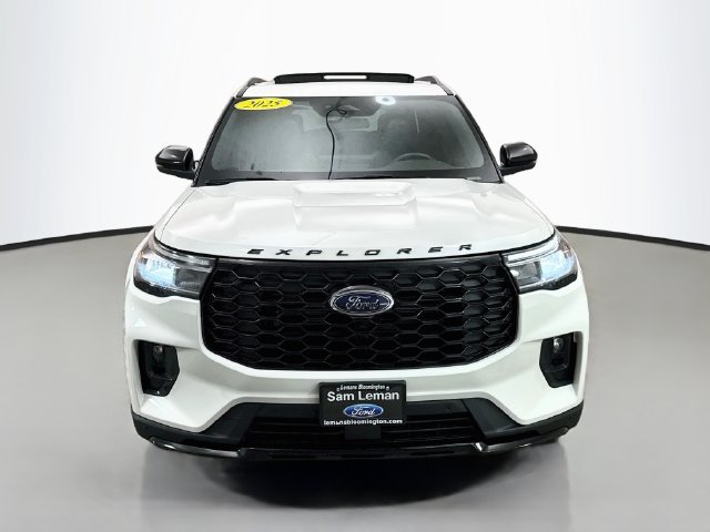 Used 2025 White Metallic Ford ST-Line image 2