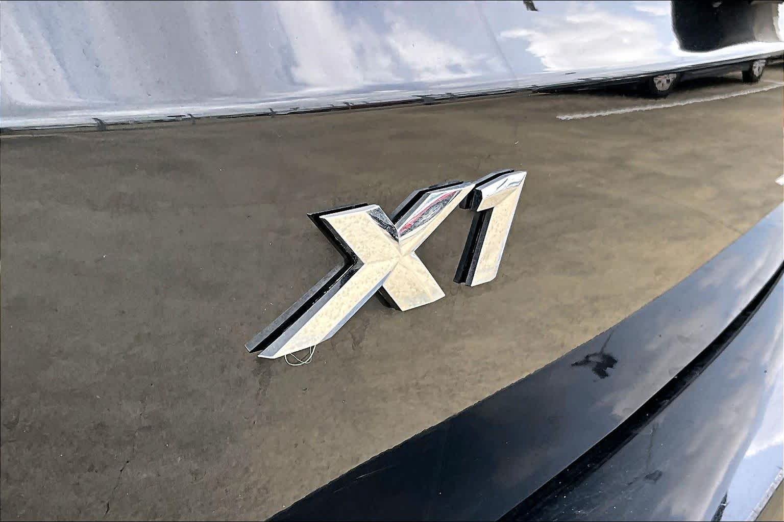 Used 2023 Black Sapphire Metallic BMW xDrive28i image 29