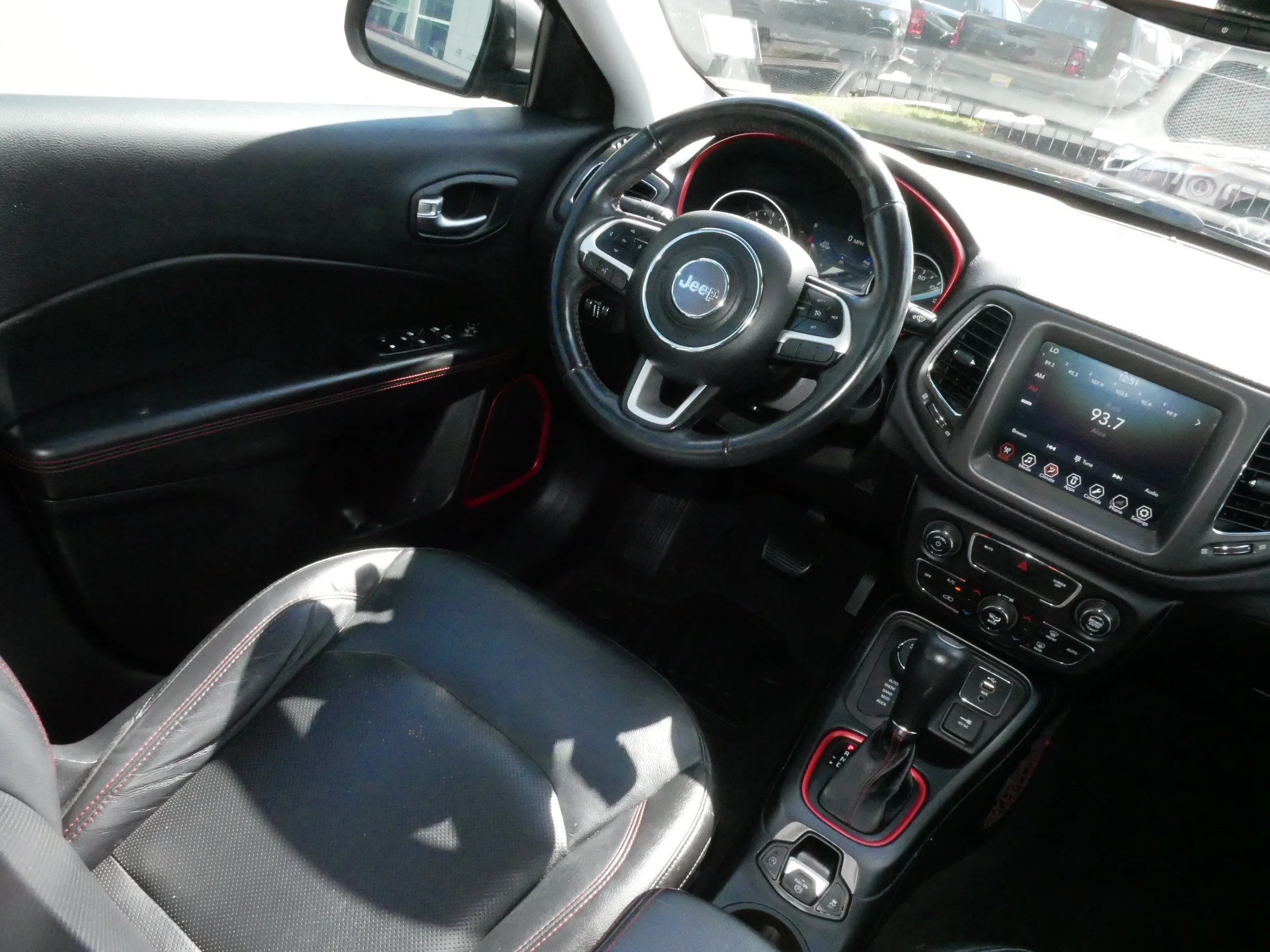 Used 2018 Diamond Black Crystal Pearlcoat Jeep Trailhawk image 10