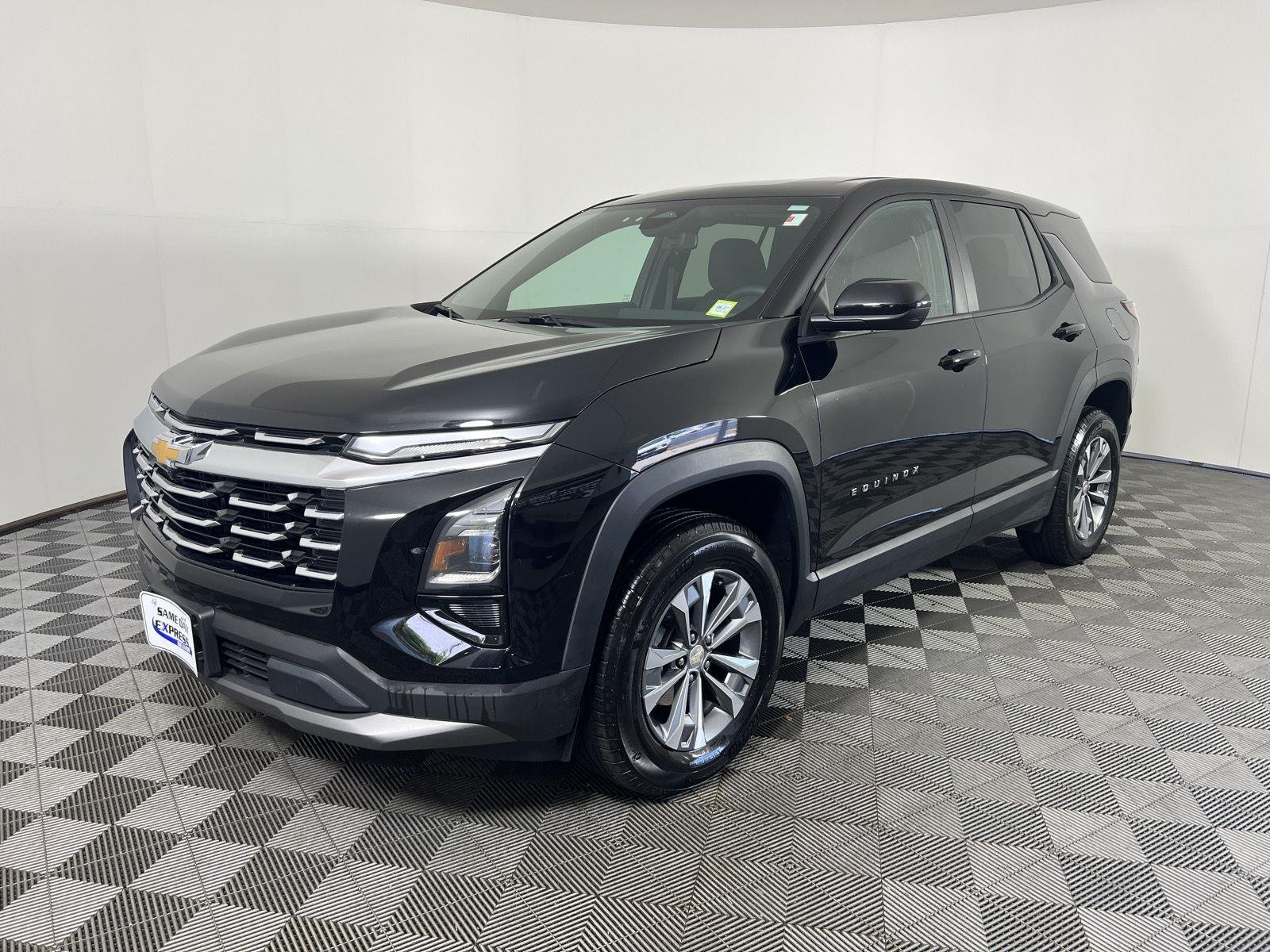 Used 2025 Mosaic Black Metallic Chevrolet AWD LT image 27