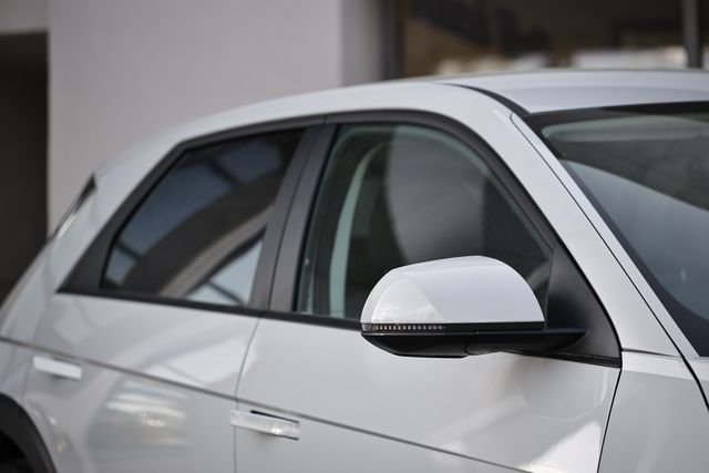 Used 2023 Cyber Gray Hyundai SE image 3