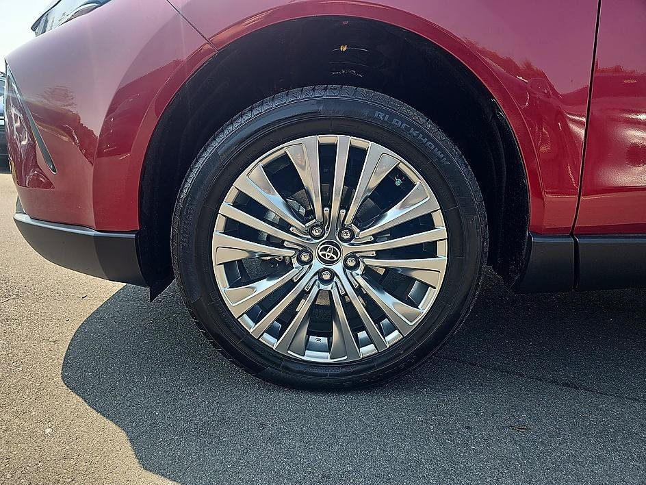 Used 2022 Ruby Flare Pearl Toyota XLE image 8