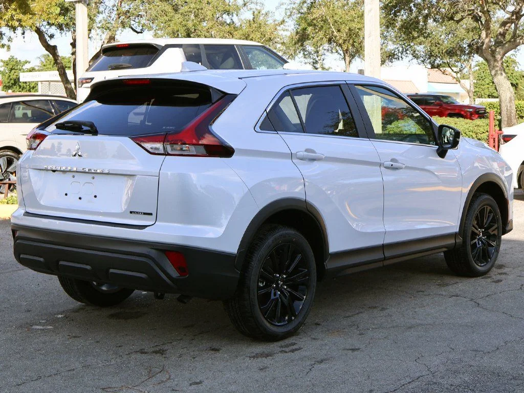 2026 Mitsubishi Eclipse Cross LE - Photo 7