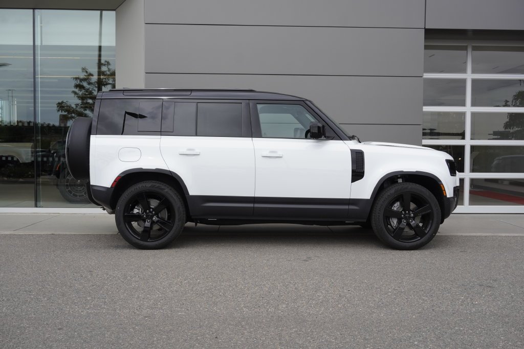 New 2026 Fuji White Land Rover S image 7