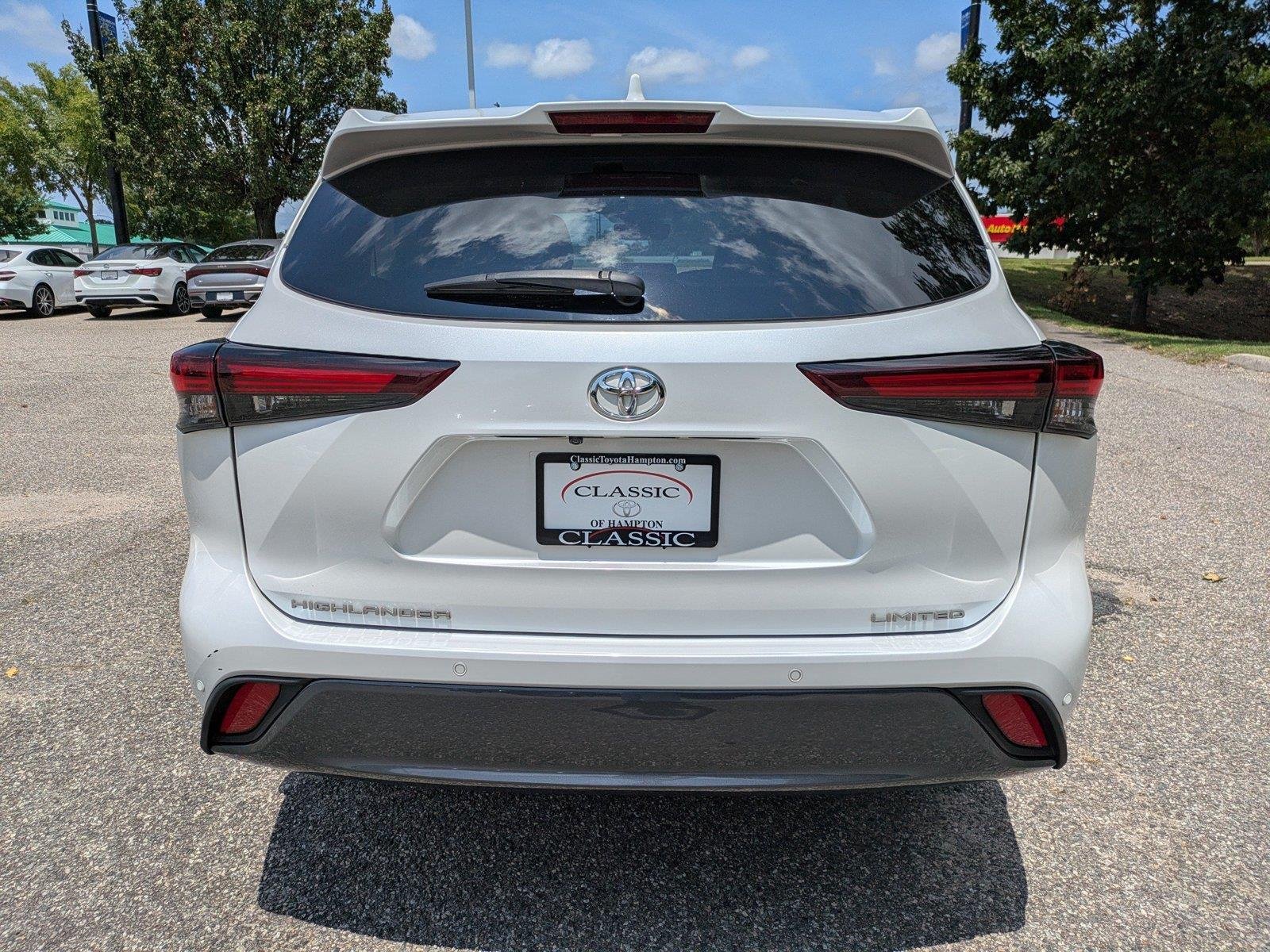 Used 2024 Wind Chill Pearl Toyota Limited image 5