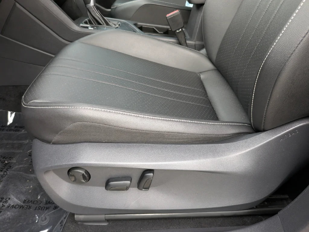 Used 2023 Gray Volkswagen 2.0T SE image 17