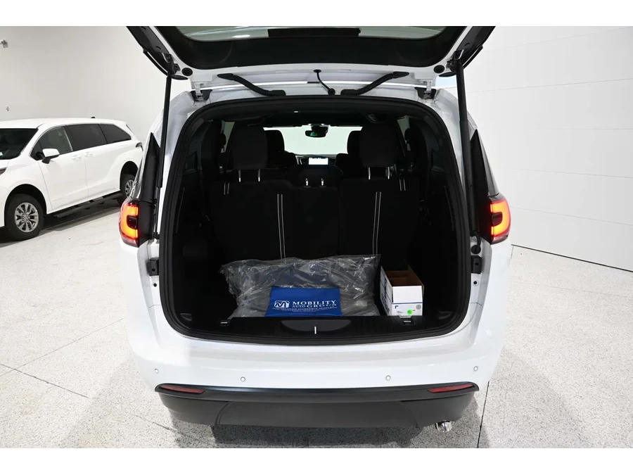 2024 Chrysler Pacifica Touring - Photo 27